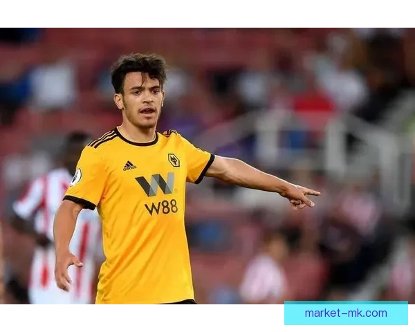 马马达什维利三千万欧转会利物浦后返租瓦伦西亚再守一季的深意